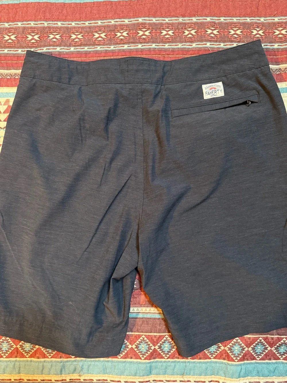 Faherty Men's gray Flat-Front Performance Shorts size 33